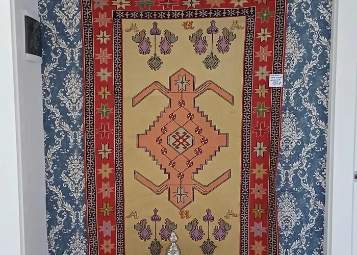 לינה וארוחת בוקר The Cotton House